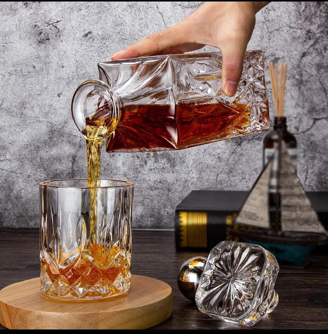 1.2L DECANTER. Stylish appearance, enhances your drinking experience. A perfect gift for friends or families, underlines your taste.