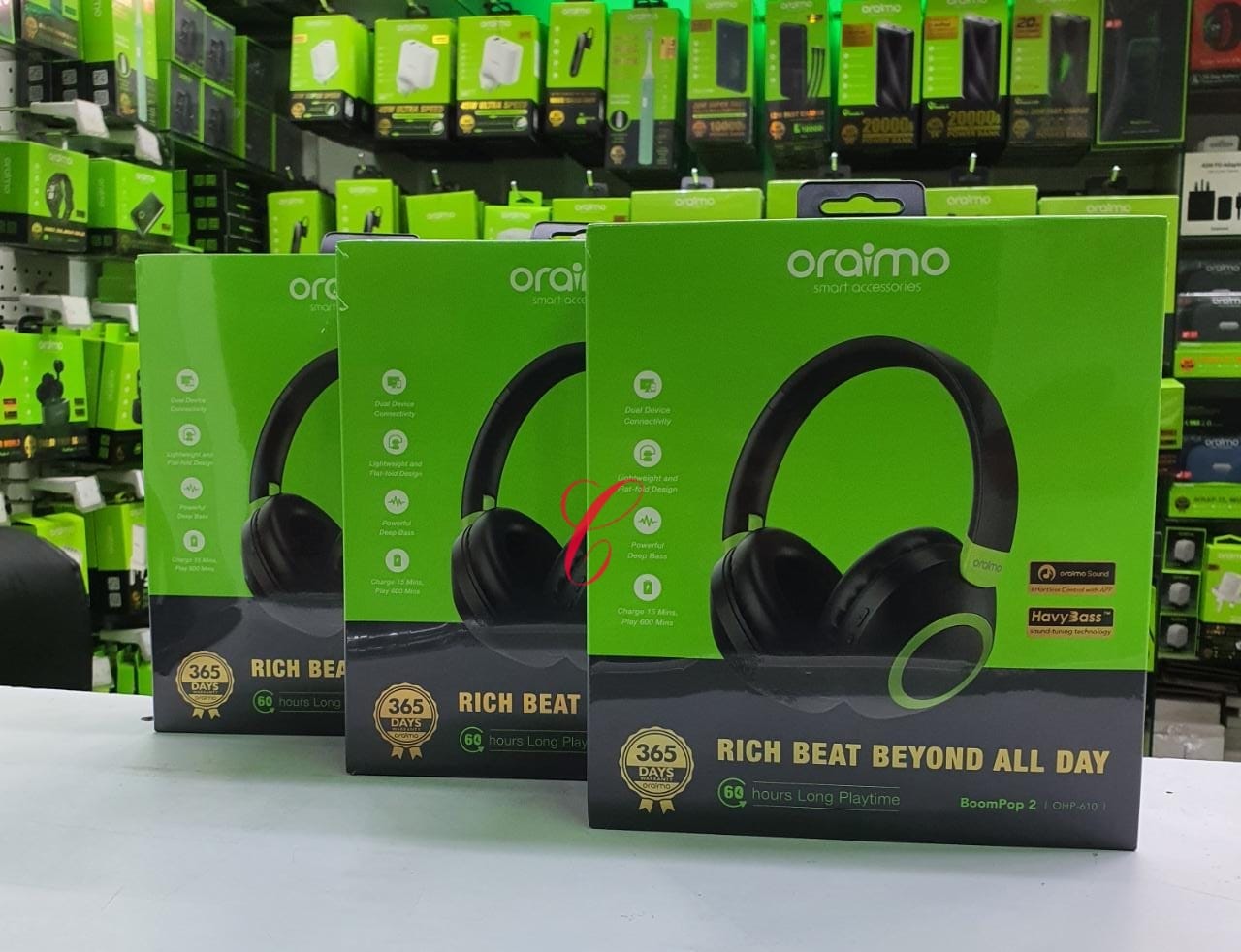 ORAIMO BOOMPOP 2 OHP-610 HEADPHONES. HAS AN INCREDIBLE BASS SOUND SYSTEM . CAN MANAGE CALLS AND AUDIO. CAN LAST FOR LONG HOURS STANDBY WITH POWER
