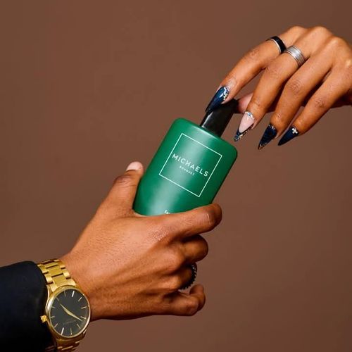 Michaels Bouquet EMERALD 2. Has a very good longevity and projection of freshness which can lusts upto 72 hours . leaves a masculine sweet aroma behind . feel good smell good with EMARALD 2 perfume