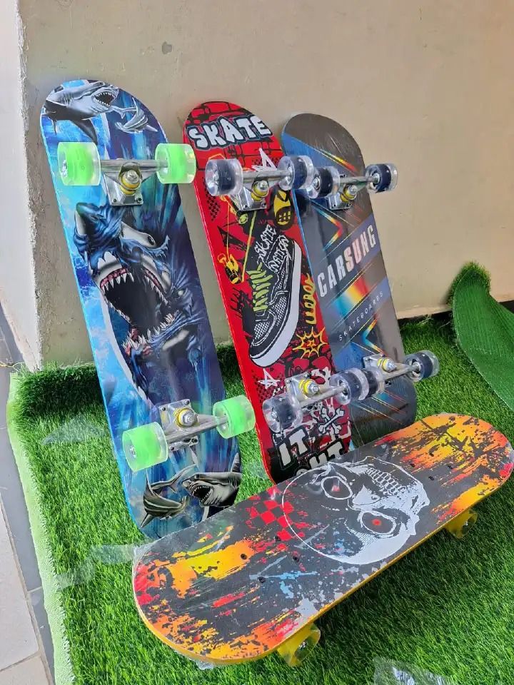 1 Pc High Quality Best Price Skateboard with rubber wheels
color-random
categ-Skateboarding