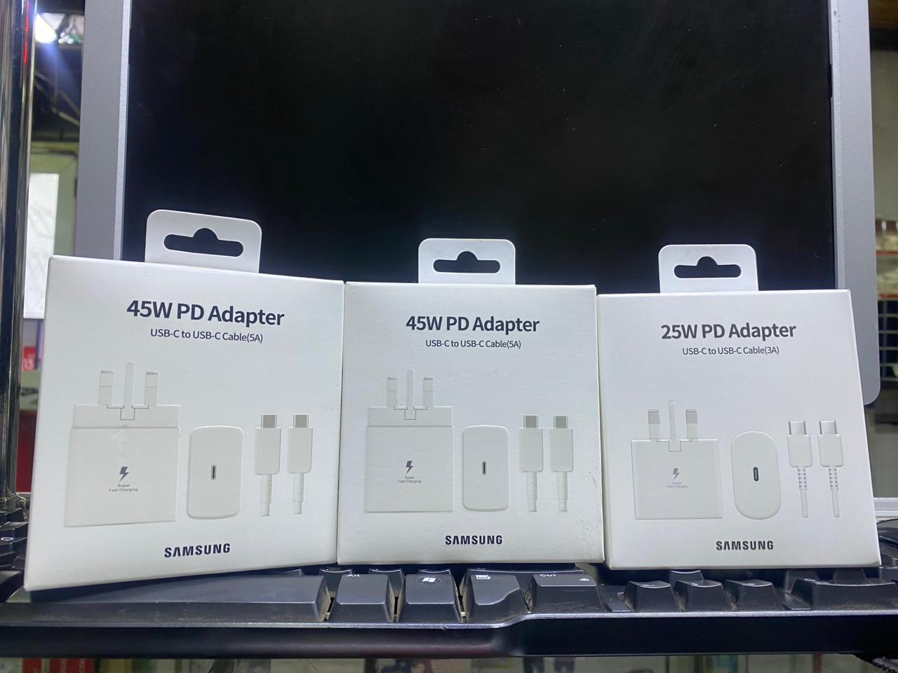 High Quality Original Samsung 45W/25W PD USB-C Adapter, USB-C to USB (5A) 1M Cable, Apple USB-C to Lightning 1M Cable, and USB-C Data Cable – Sold Separately