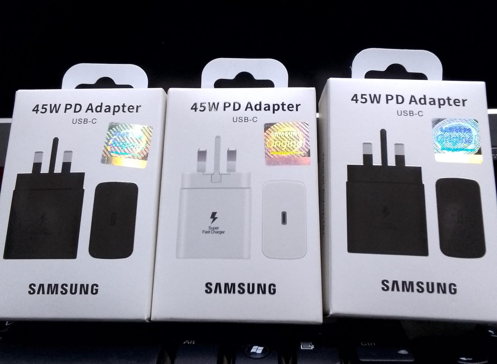 High Quality Original Samsung 45W/25W PD USB-C Adapter, USB-C to USB (5A) 1M Cable, Apple USB-C to Lightning 1M Cable, and USB-C Data Cable – Sold Separately