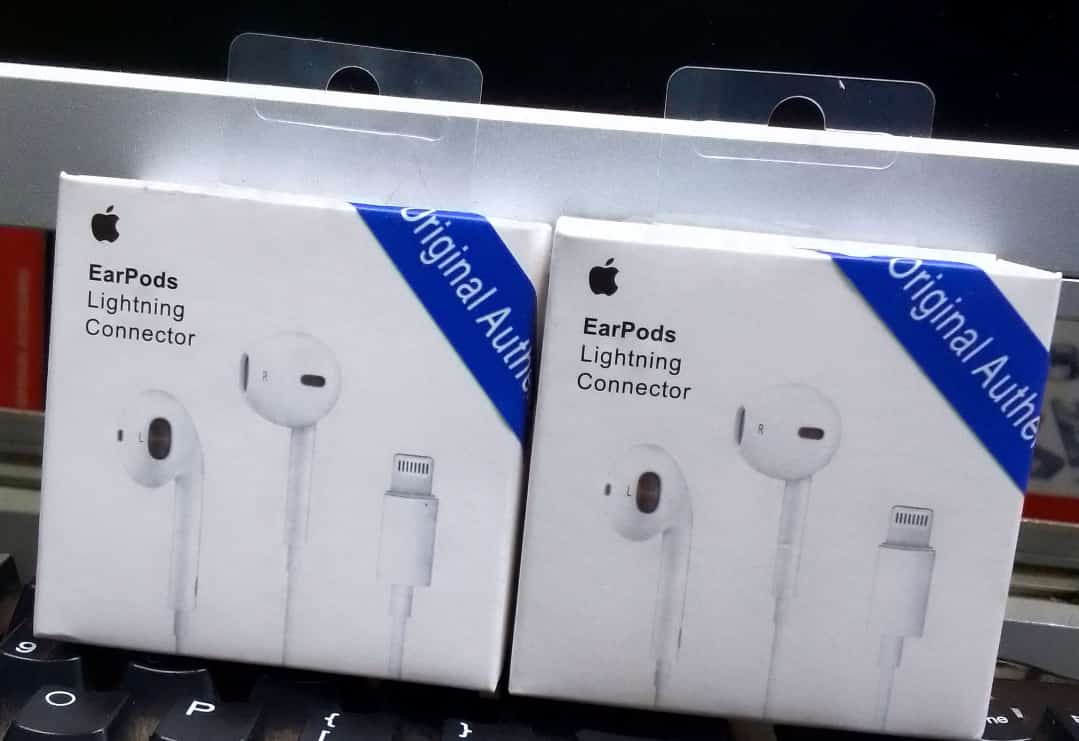 Genuine Apple Earpods with Wired USB-C & Lightning Cable for Samsung Galaxy S7-9, S20/S20+/S20 Ultra, S10/S10+/S10 Ultra, Note 20/Note 20 Ultra, S21/S21 Plus/S21 Ultra, iPhone, and iPad Pro