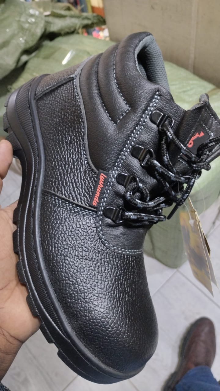 Fashion Men's High Quality Safety Boots Anti-slip Oil And Fuel Resistant - Black, : lightweight safety shoes it features a synthetic upper, style for easy fit, airmax sole, soft lining, cushiony memor