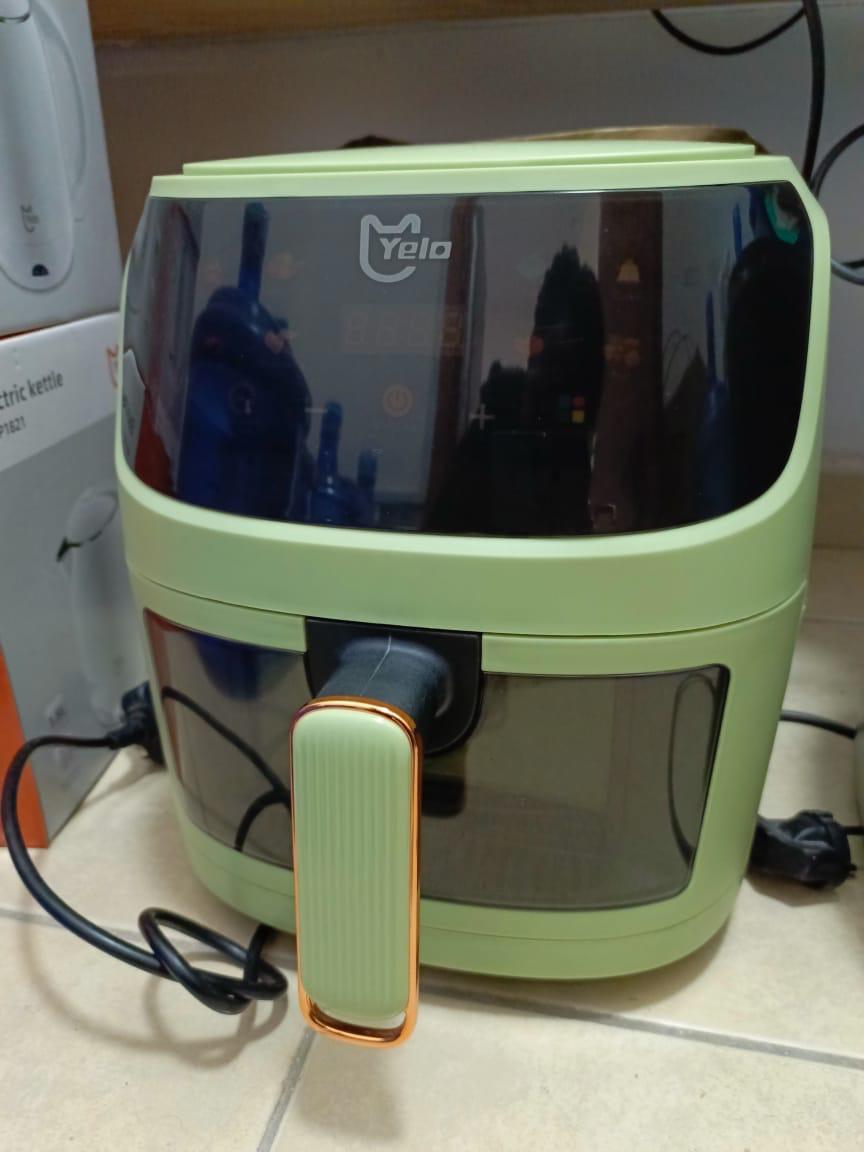 6 ltr yella airfrier black Extra Large Capacity: Enjoy a spacious 6-liter cooking chamber, perfect for family-sized portions and gatherings, reducing the need for multiple batches. Healthier Cooking: