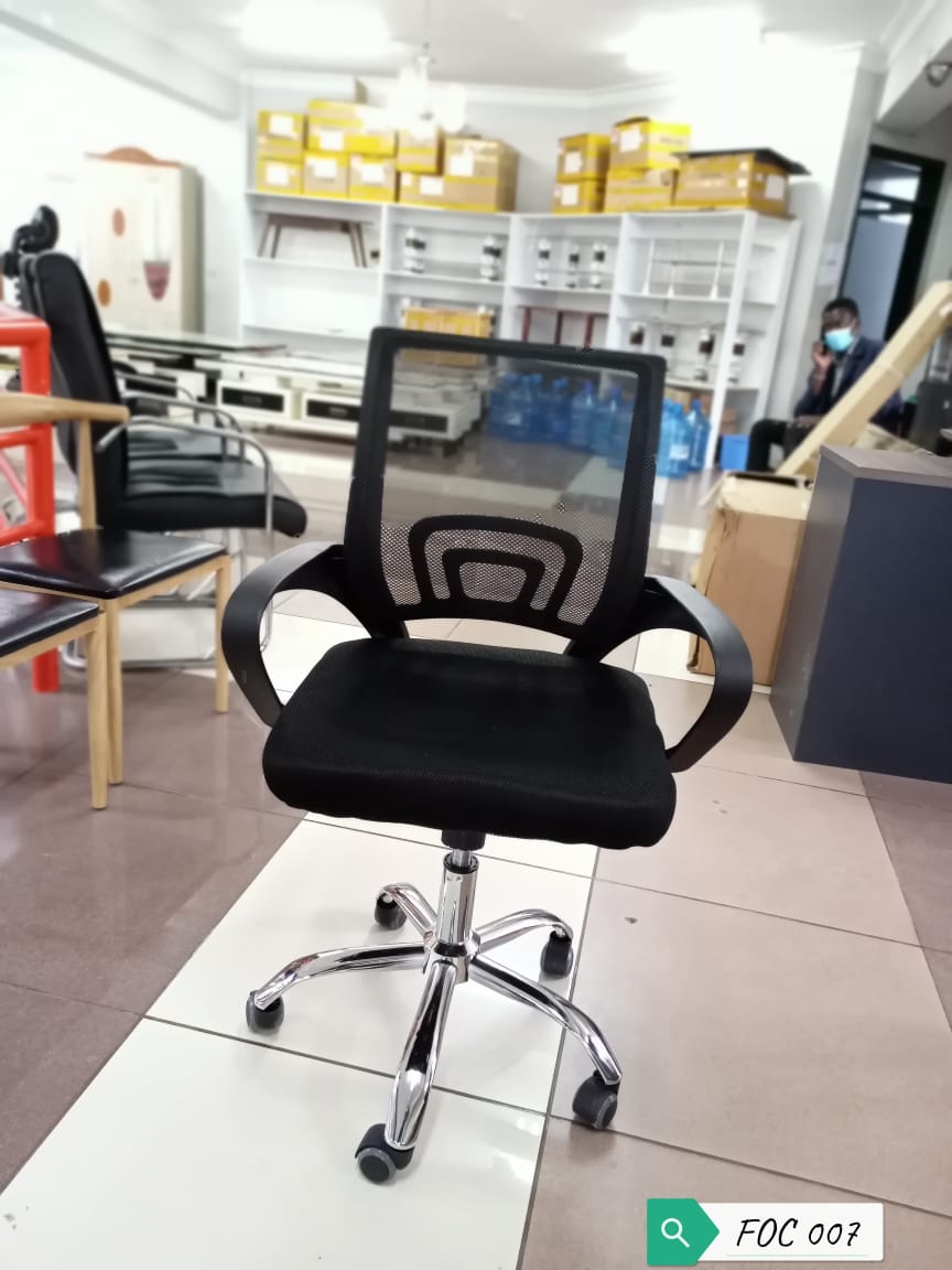 Assembled executive chair   The Mesh Chair has a convenient backrest so that you can relax your spine easily. This chair has wheels at the bottom, allowing you to move it quickly from one place to ano