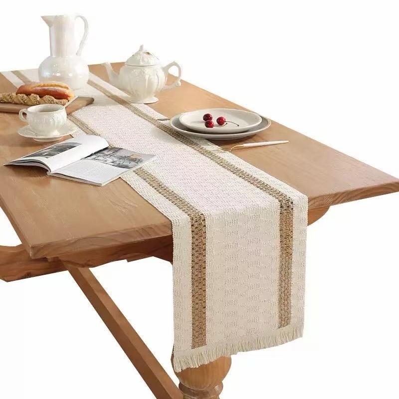 Boho table runner High-quality Material: Made of natural cotton table runner material and polyester blended woven, geometric jacquard modern table runner pattern, the fabric is thick, durable, environ