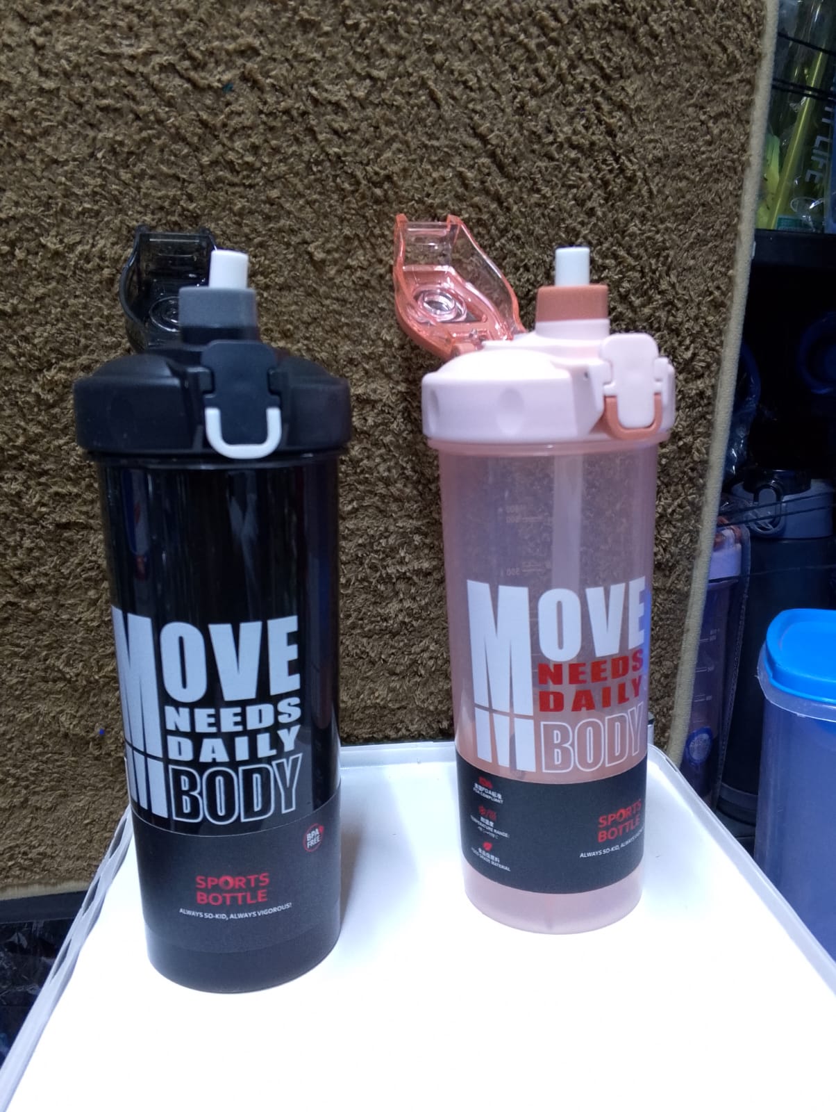 Motivation Water Bottle  It is a large-capacity water bottle with a time scale reminder and a leak proof frosted cup.◆Suitable for hot and cold drinks.