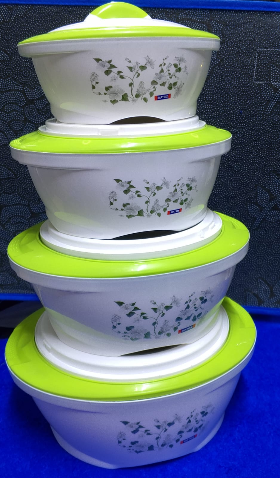 4 PCS Hot Pots Set PINNACLE PREMIUM QUALITY Casserole  Nice Dinner Food serving dish with Air Tight lid.  They are stylish and elegant to use any time with or without visitors.
Keep your food containe