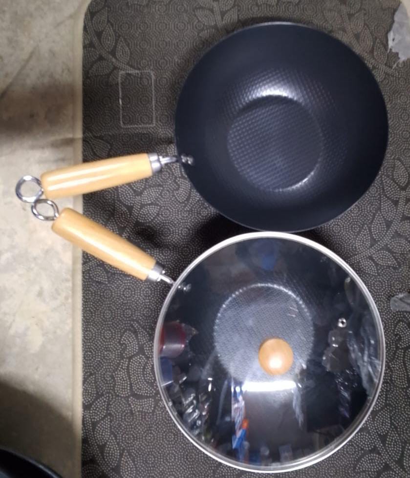 Deep frying pan with a Glass lid  Suitable for any type of meal that you would want to fry in oil or no oil. This pan is made of aluminum thereby guaranteed durability and is not prone to rust