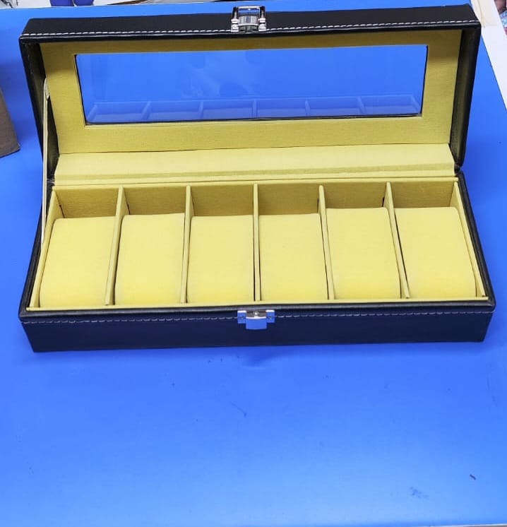 6 SLOTS WATCH ORGANIZERS WITH A PU LEATHER FINISH