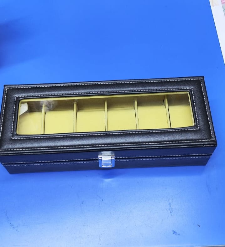 6 SLOTS WATCH ORGANIZERS WITH A PU LEATHER FINISH
