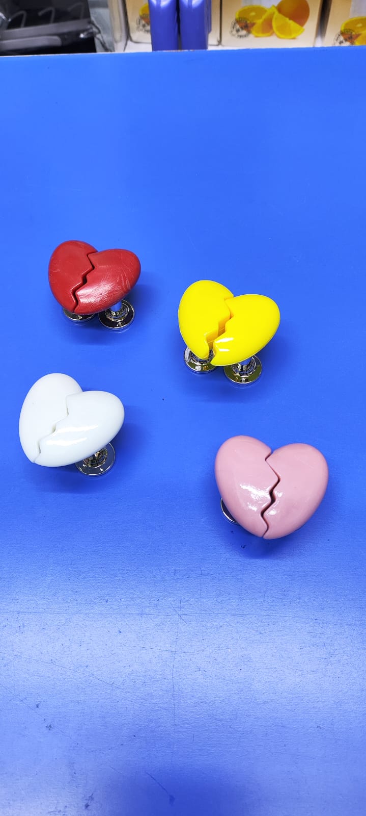 Broken Heart Shape Toilet Presser Button for the Bathroom Water Tank, Buttons Push Switch Bathing Room Decor, Nail Protector
