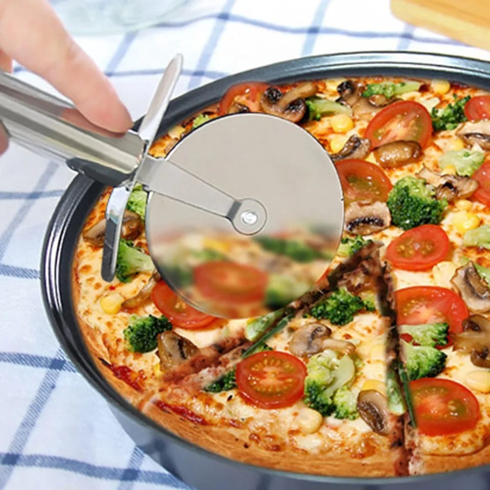 CLEARANCE SALE!! 2IN1 PIZZA CUTTER AND NONSTICK BLACK PIZZA PAN COMBO 31CMS DIAMETER