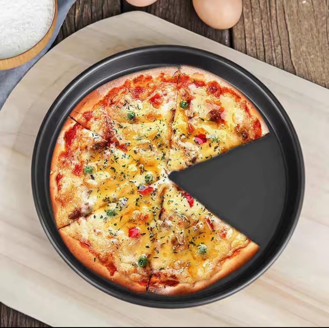 CLEARANCE SALE!! 2IN1 PIZZA CUTTER AND NONSTICK BLACK PIZZA PAN COMBO 31CMS DIAMETER