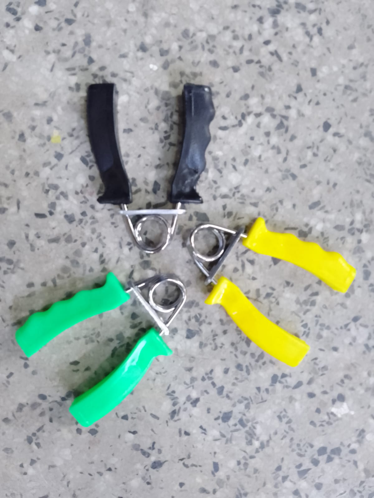 1PC HEAVY DUTY HAND GRIPPER , GRIP WRIST FOREARM TRAINING AND EXERCISER. ALSO GOOD FOR RECOVERING STROKE PATIENTS