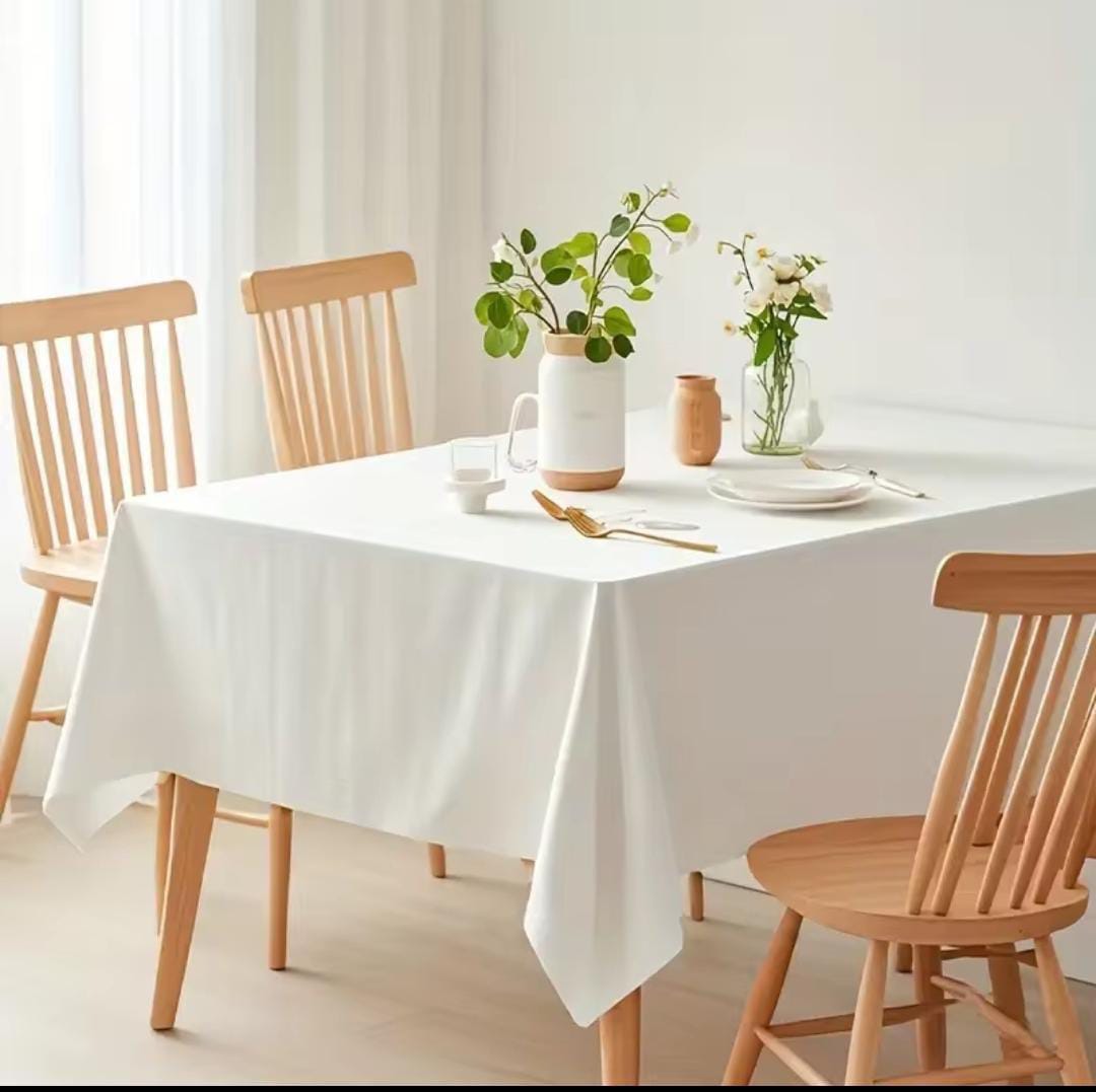 Waterproof Table Cloth  ,Rectangular in shape✅Material; polyester fabric ✅For home dining/ Parties washing machine friendly
Size;: 140 by 220 Cm (kindly note the size to avoid dissapointment in size)