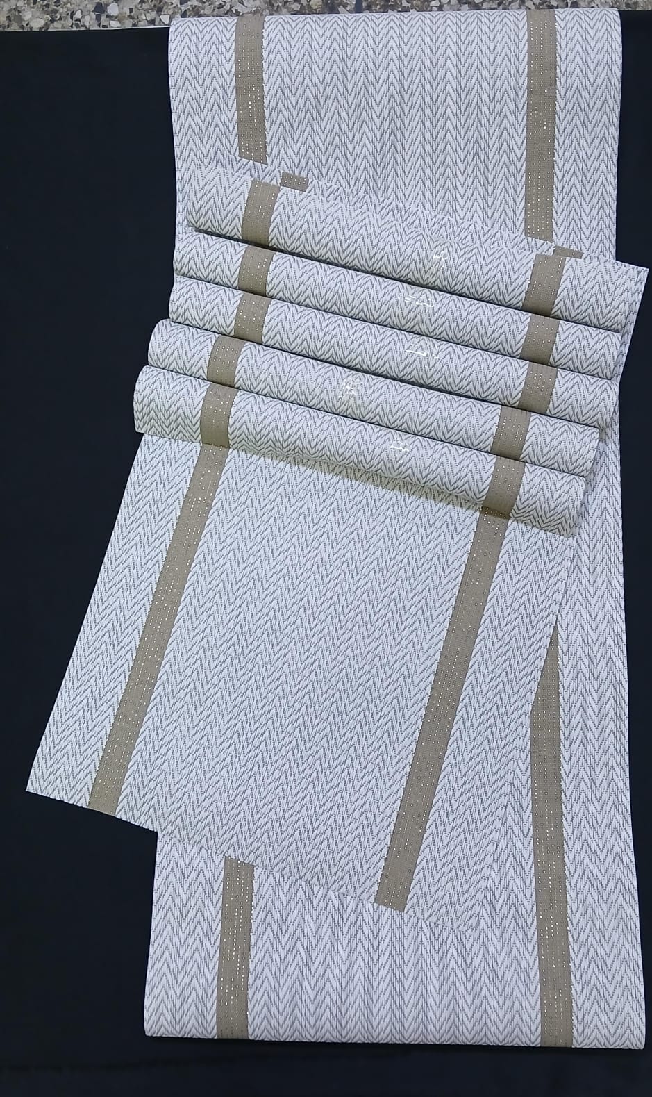 Table mats ,6pcs pvc material  plus one table runner(30*180cm) , waterproof and easy to wash. Elevates your dining area with a stylish finish