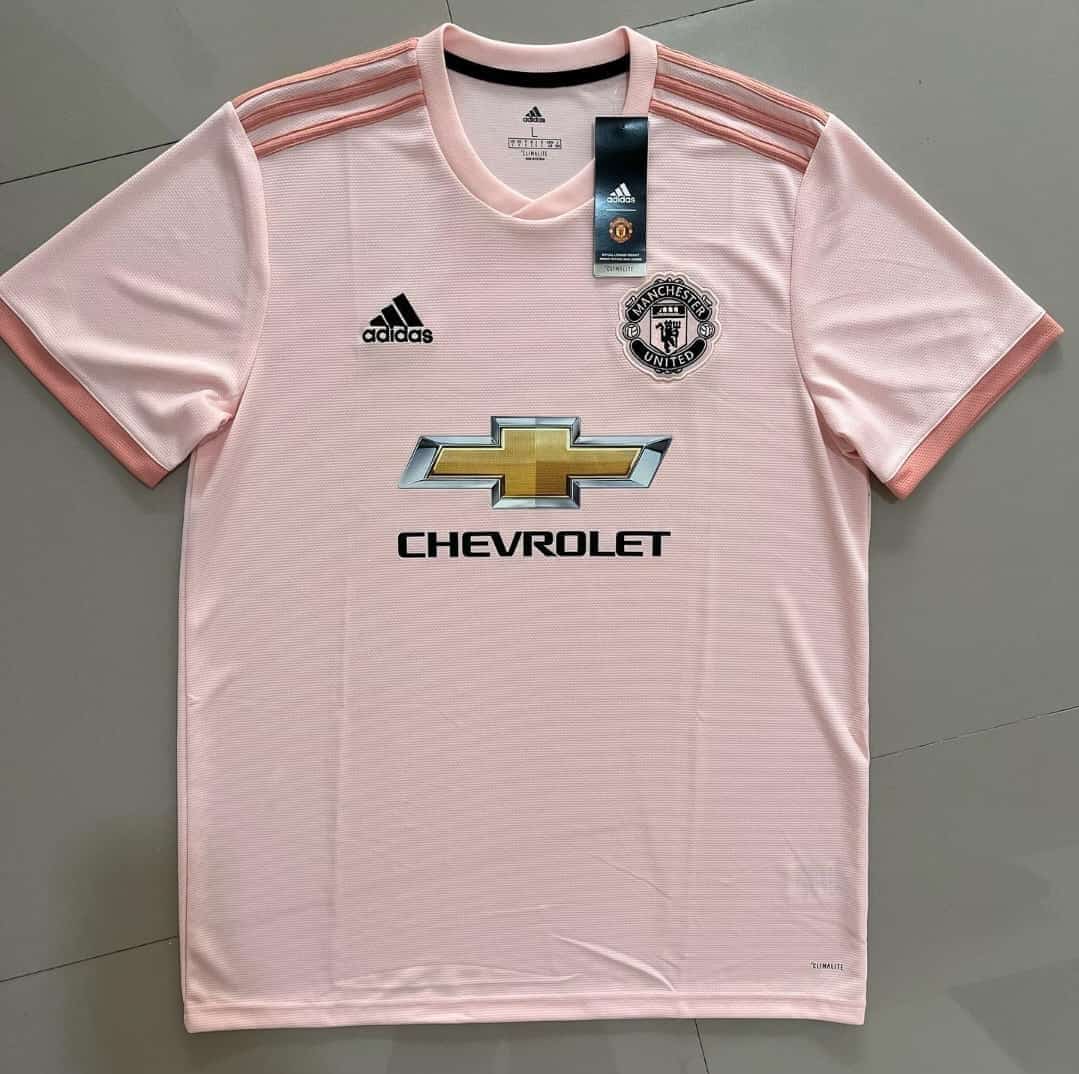 Pink Manchester United 2022/23 jersey