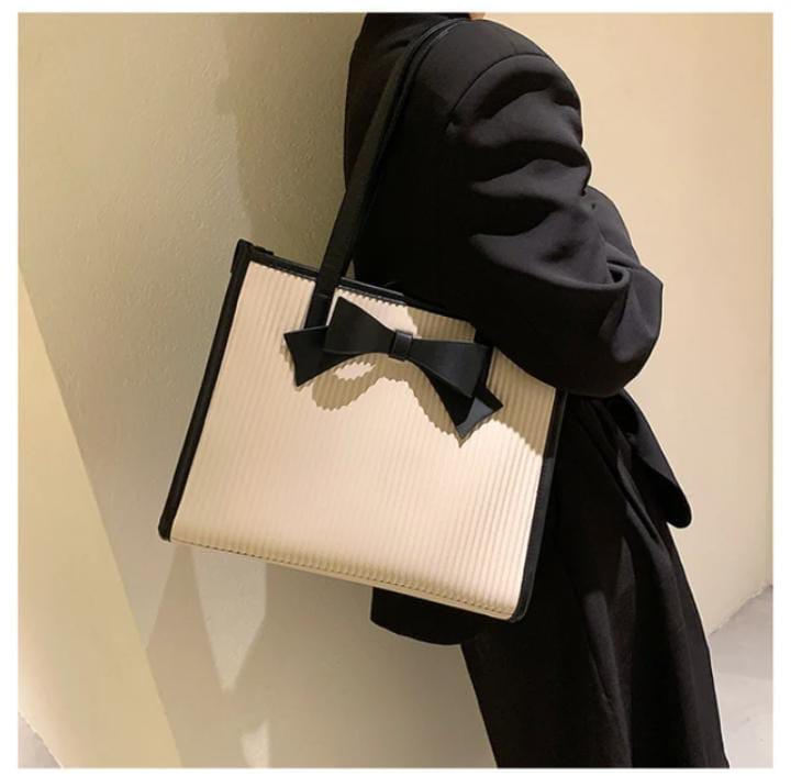 New Fashion Women Bow Tie Ladies Tote Bag: Large Capacity Shoulder Bag
Material; Vegan Leather Corduroy & Polyester Lining Chic Design