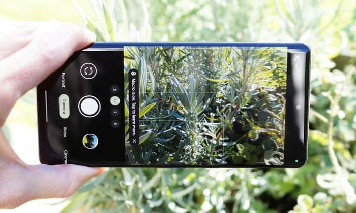 REFURBISHED GOOGLE PIXEL 7 PRO 12GB RAM 128GB ROM DISPLAY 6.7 INCHES REAR CAMERA 50MP + 48MP + 12MP FRONT CAMERA 10.8MP ANDROID 15 BATTERY 5000MAH WHITE