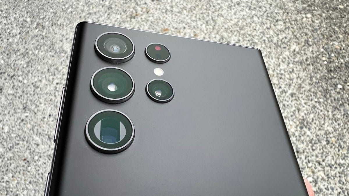 REFURBISHED SAMSUNG S22 ULTRA 128GB ROM DISPLAY 6.8 INCHES REAR CAMERA 108MP + 12MP + 10MP FRONT CAMERA 40MP BATTERY CAPACITY 5000Mah BLACK