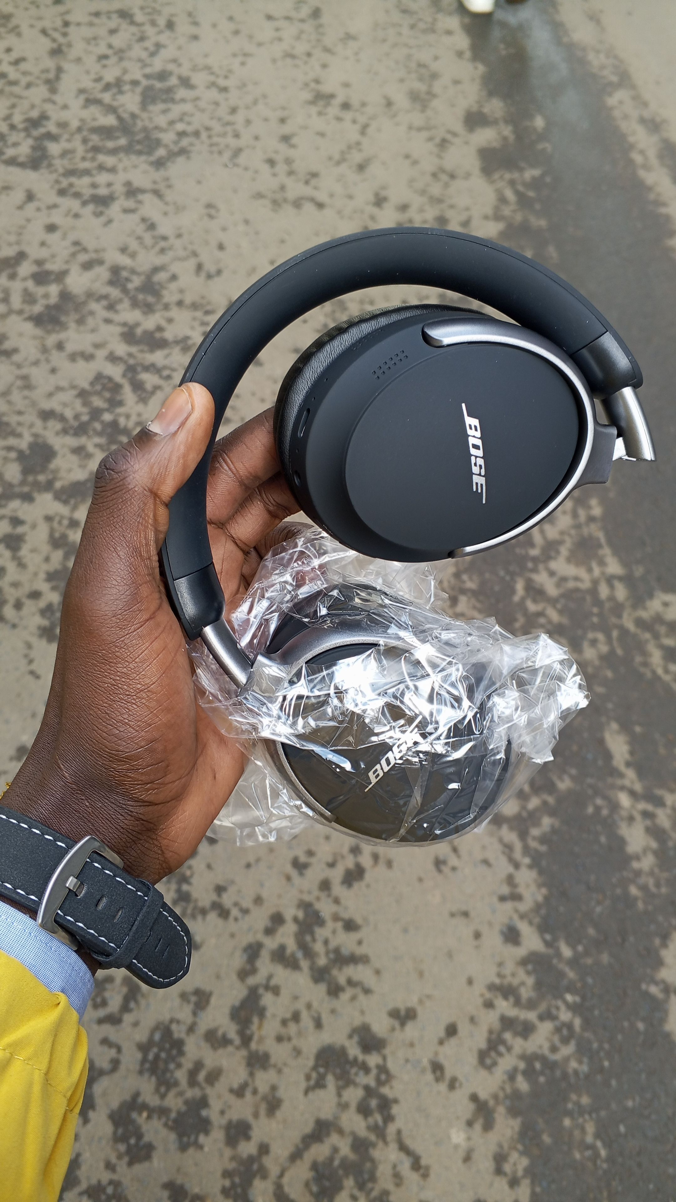 Bose Headphones .features Acoustic Noise Cancelling technology, Quiet Mode, Aware Mode, and a new Immersion Mode. 
The headphones have up to 24 hours of battery life, or up to 18 hou