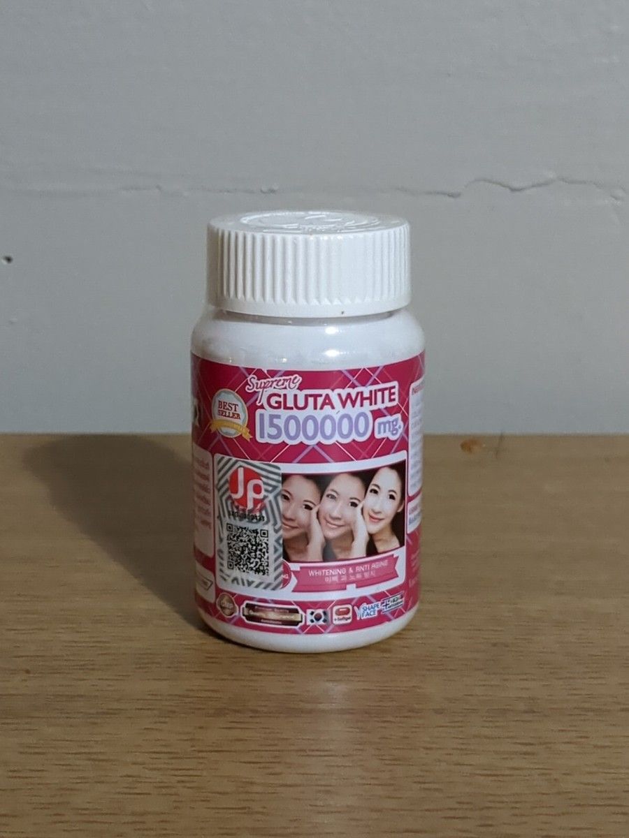 Supreme Gluta White 1500000mg skin whitening and anti-aging softgel capsules It also aims to moisturize and tighten the skin, contributing to a "V-shape" appearance, and nourishes hair and nails.