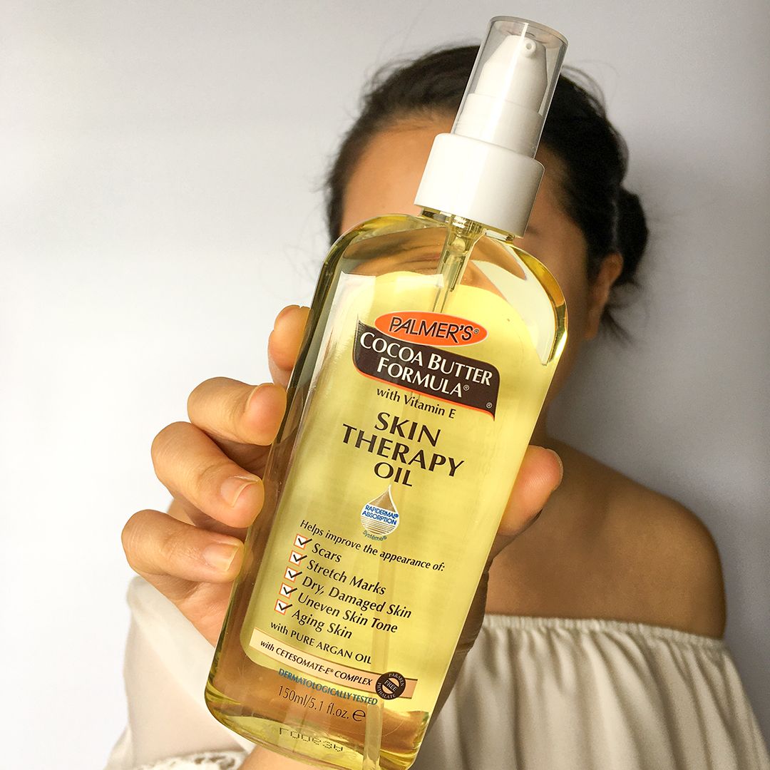 PALMER'S Cocoa Butter Formula Skin Therapy Oil With Vitamin E- 150ml improve the overall appearance of skin by addressing common concerns such as scars, stretch marks, dryness, uneven tone ,and aging.