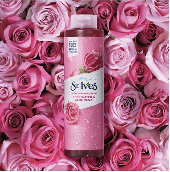 St Ives BODY WASH 450ml Pacific kelp extracts, and 100% natural walnut shell powder, our exfoliating body wash purifies and exfoliates for smooth skin, while cleansing with a sudsy sumptuous lather.