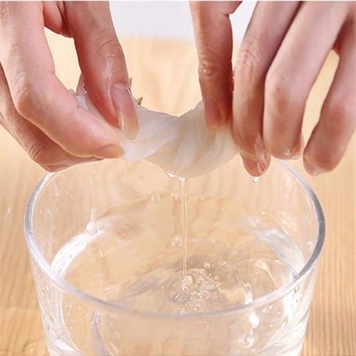 Magic Compact Towels Pack Of 20 Pieces Coin Tissues Towel is made of non-woven cotton, which is hygiene and biodegradable, no spices, no preservatives, no alcohol and no fluoresce.