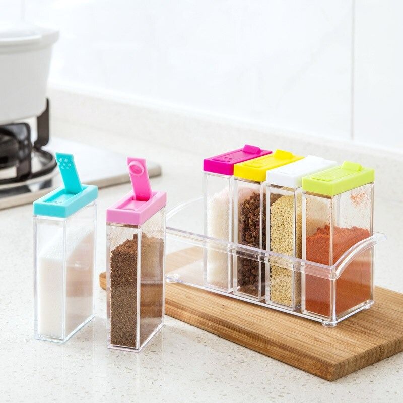 6pcs Clear Acrylic seasoning cans  a colorful flip-top lid for easy identification and access. Some models offer dual outlet holes (small holes for fine spices and larger ones for bulkier items).