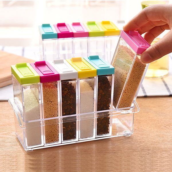 6pcs Clear Acrylic seasoning cans  a colorful flip-top lid for easy identification and access. Some models offer dual outlet holes (small holes for fine spices and larger ones for bulkier items).