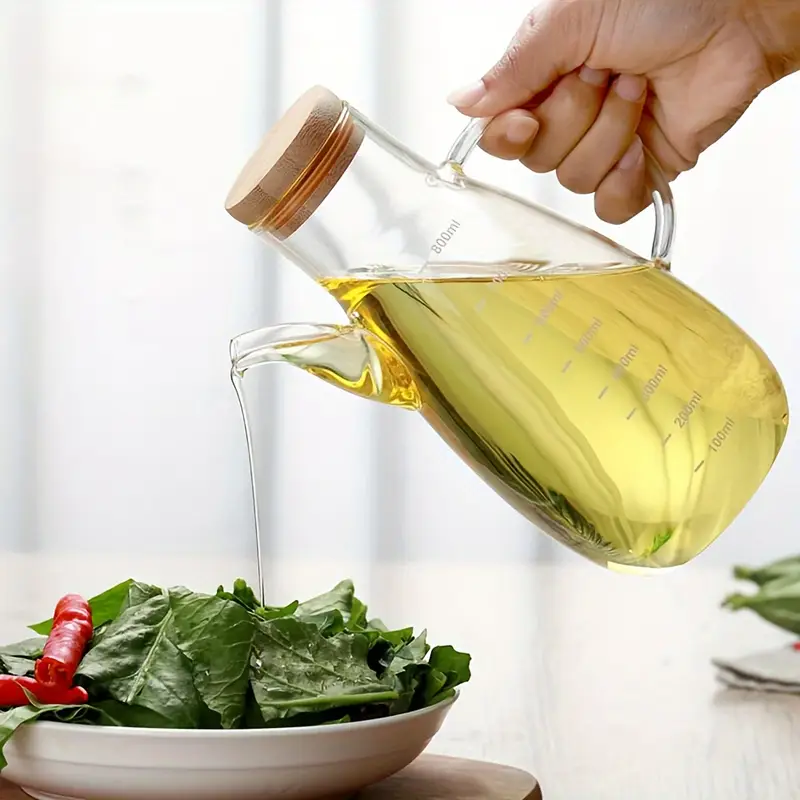 900ml Automatic Oil Dispenser/Pot with Wooden Lid and Handle Leak-Proof Transparent Cooking Oil Bottle for Kitchen, Salad, Vinegar, and Frying use drip-free spout to ensure mess-free dispensing of oil