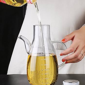 900ml Automatic Oil Dispenser/Pot with Wooden Lid and Handle Leak-Proof Transparent Cooking Oil Bottle for Kitchen, Salad, Vinegar, and Frying use drip-free spout to ensure mess-free dispensing of oil