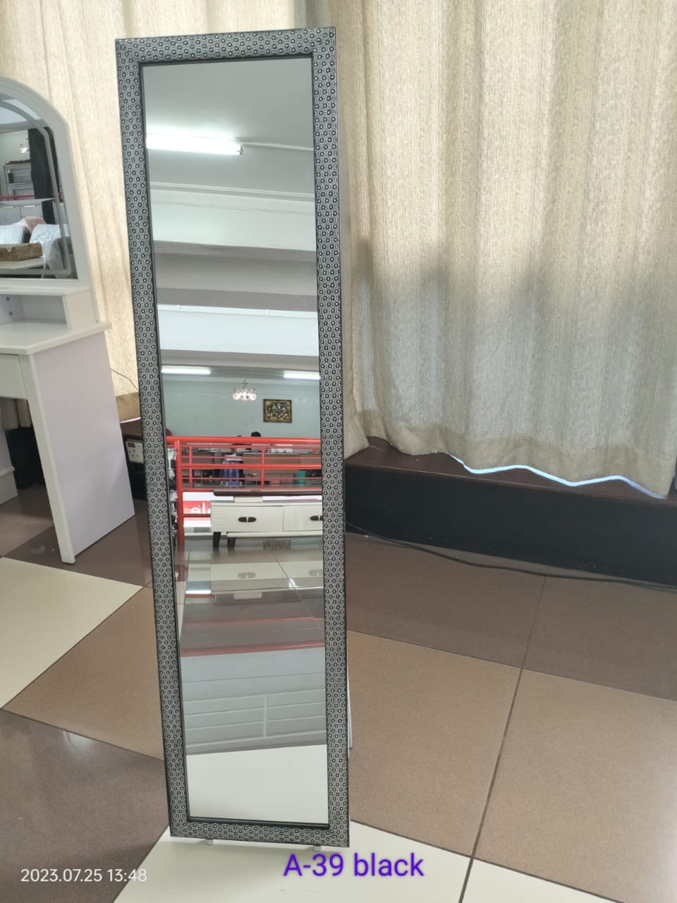 Elevate your home decor and personal style with this elegant Length Executive Dressing Mirror.High quality, excellent workmanship.
Dolls fitting room dressing mirror full-length mirror model rotating