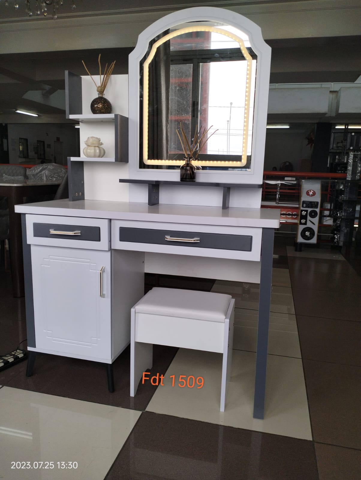 Executive Big Dressing Table With Sliding Mirror - Increasing the visual depth of the room, make your space feel larger in a stylish way, The modern mirror makes a beautiful centrepiece, use as vanity