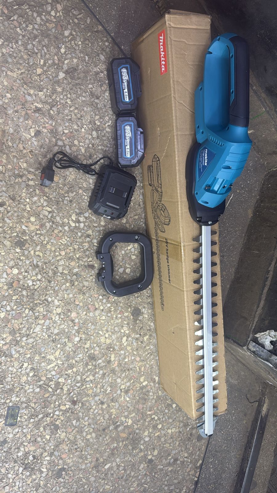 198 VOLTS HEDGE TRIMMER - This eliminates the hassle of dealing with extension cords, providing greater freedom of movement.