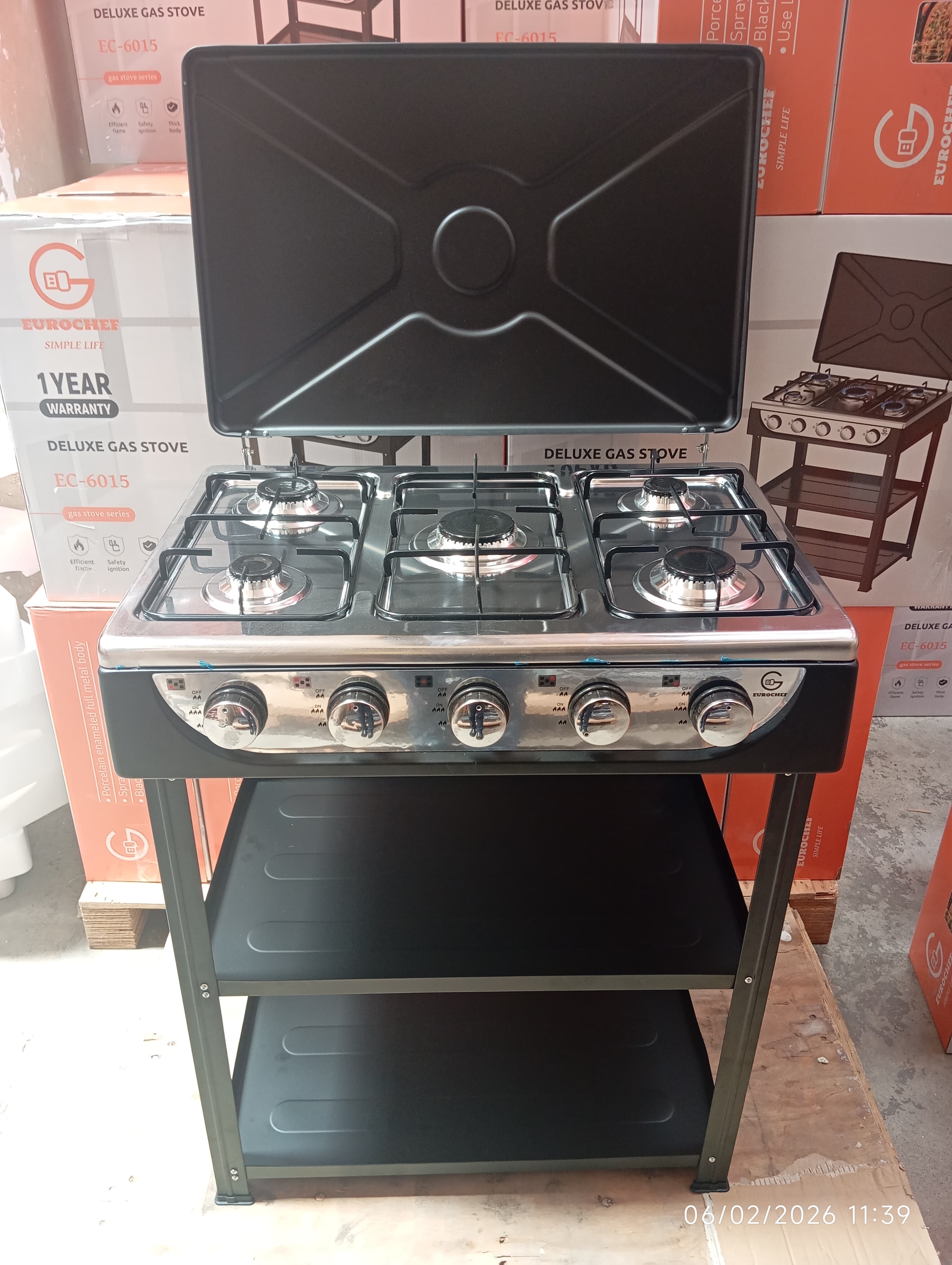 COOKER| EuroChef 5-Burner Standing Cooker with Shelves – Deluxe Kitchen Solution, Built-in shelves for convenient storage of cookware and utensils, Spacious oven for baking, grilling, and roasting.