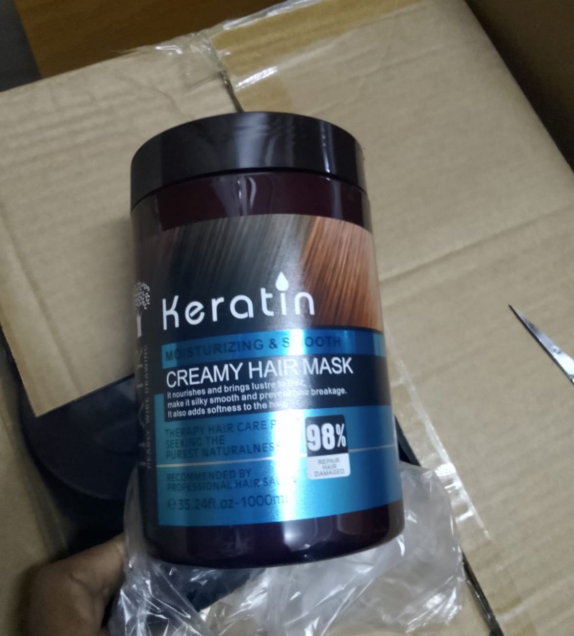Keratin Moisturizing & Smooth Creamy Hair Mask Hair Treatment-1000ml Refresh your hair with a keratin cream hair mask. This hair mask for dry hair and strengthens, leaving hair smooth and shiny.