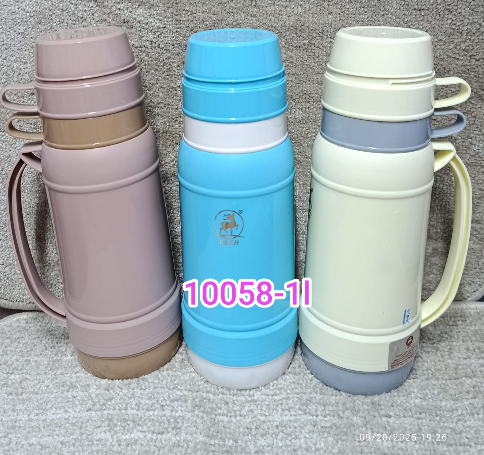 THERMOS FLASK. Plastic Body Glass Refill Thermos Flask 1 L, It has an easy grip handle which is heat resistant, made of high quality stainless steel that is unbreakable hence durable.