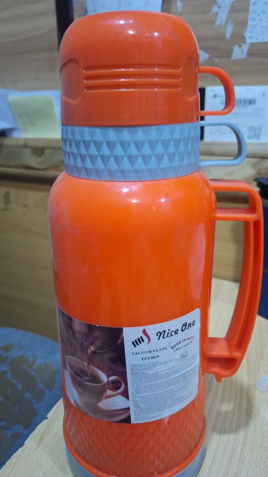 VACUUM FLASK. Niceone 1.8 vaccum flask, Lite to carry. Able to store hot or cold liquid for more than 12 hours. User friendly.