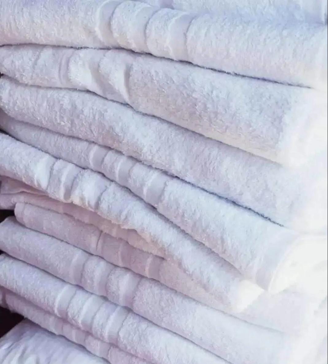 HIGHLY RATED.😲👌😊 BATH TOWELS. Large white Towels, Ease to care. Big size, Warm, Affordable, Soft feel, posses breathable characteristics which makes them perfect for your hands and body.