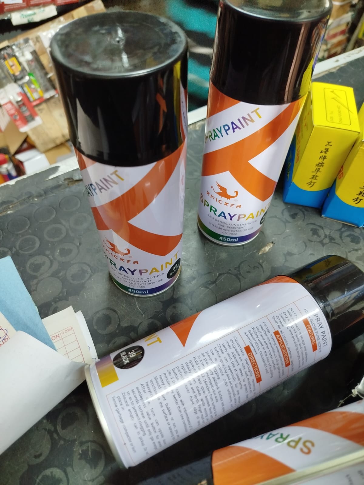 SPRAY PAINT 450MLWidely used in advertising industry, surface-treated wood, metal, ABS plastic, glass and automotive, motorcycle surface decoration and protection.
 
Spray Paint has the features of go