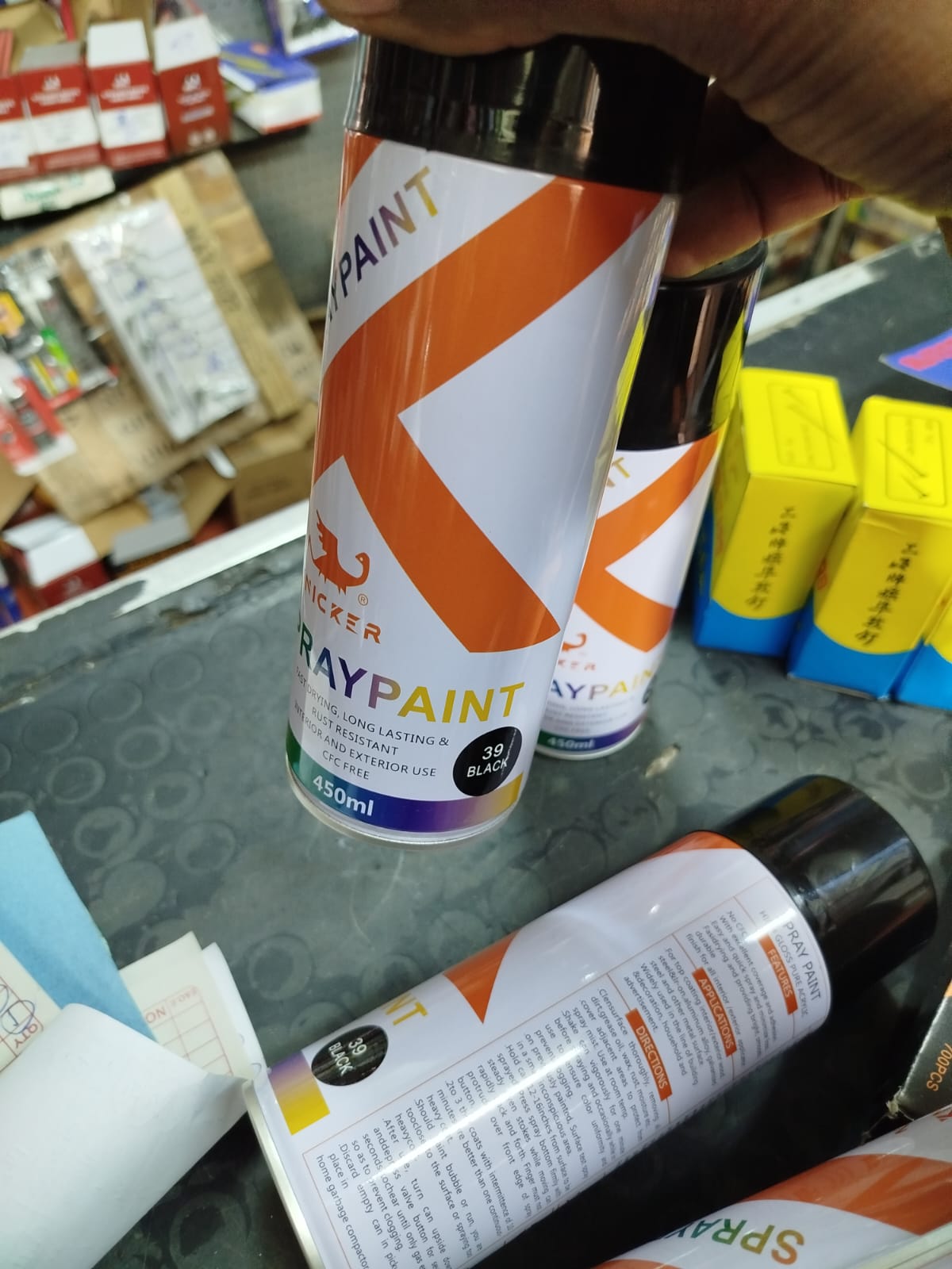 SPRAY PAINT 450MLWidely used in advertising industry, surface-treated wood, metal, ABS plastic, glass and automotive, motorcycle surface decoration and protection.
 
Spray Paint has the features of go