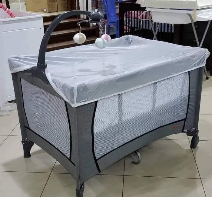 🥳🤪😋(SHOP SMART FOR LESS)on new Portable & foldable baby cot. Made of both light and strong material. It's comfortable to use and offers tranquility