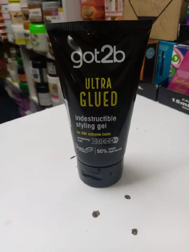 👌😇Got2b Ultra Glued Styling Gel for Edges 150ml is a super strong hold gel that is perfect for laying edges and smoothing baby hairs. It has a non-sticky, non-greasy formula that dries clear and lea