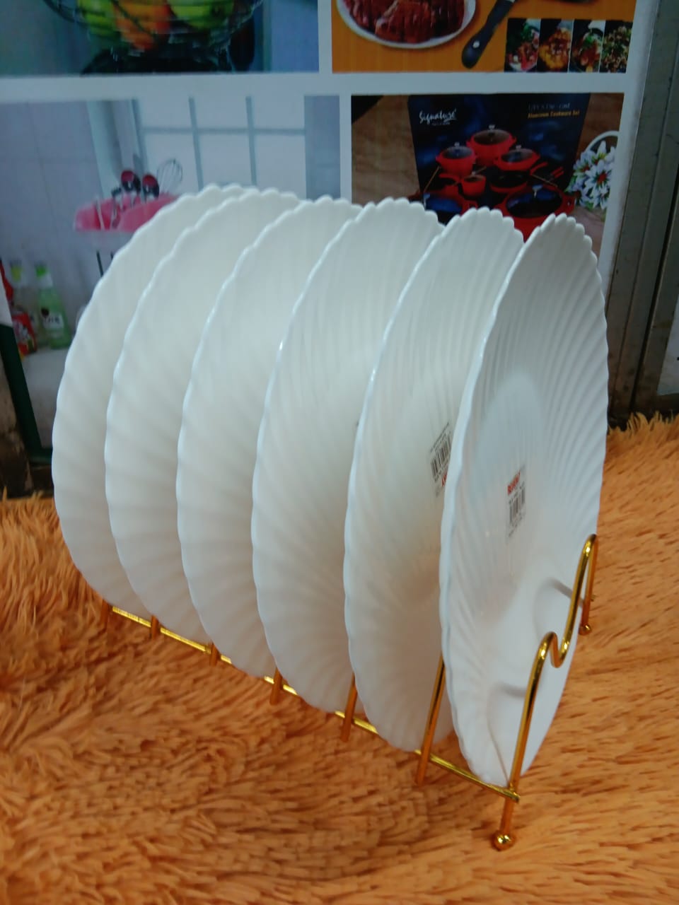 👆🏿👆🏿 *Redberry 10.5" Shell Plate White Plain set*.

♦️ Set consists of 6 Plates. 

♦️ Extra Strong.

♦️ Material : Ceramic.

♦️ Light and portable.

♦️ Multiple use.

♦️ Easy to clean.

♦️ Microwa