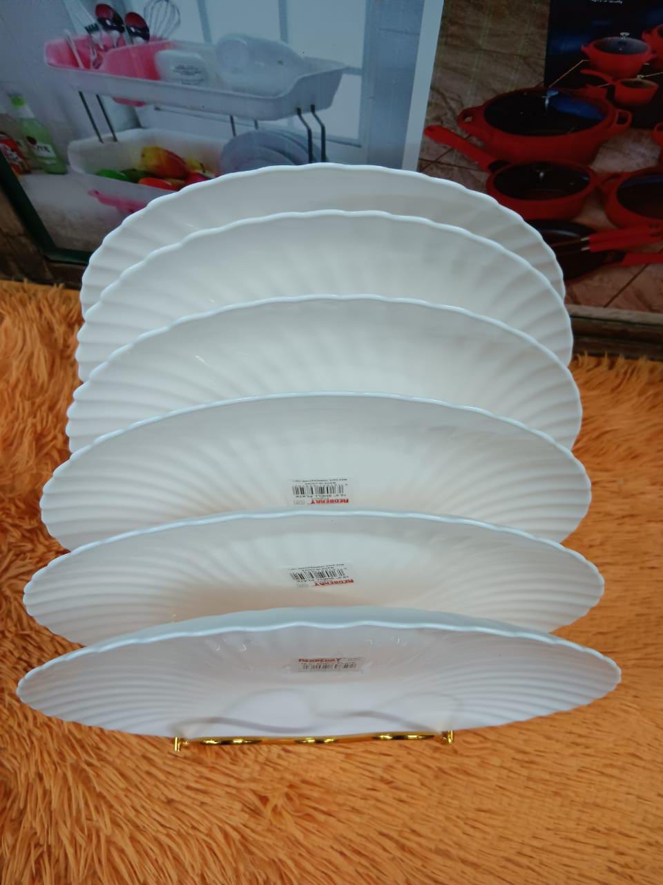 👆🏿👆🏿 *Redberry 10.5" Shell Plate White Plain set*.

♦️ Set consists of 6 Plates. 

♦️ Extra Strong.

♦️ Material : Ceramic.

♦️ Light and portable.

♦️ Multiple use.

♦️ Easy to clean.

♦️ Microwa