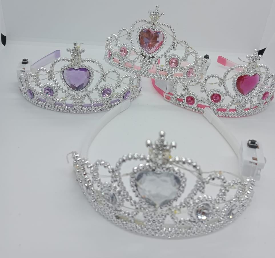 🎁Queen & princess 🎁Princess Dressup Tiara Crown.Made from high-quality plastic for comfortable all-day wear.Decorated with shiny, gem-like details to add a magical touch.